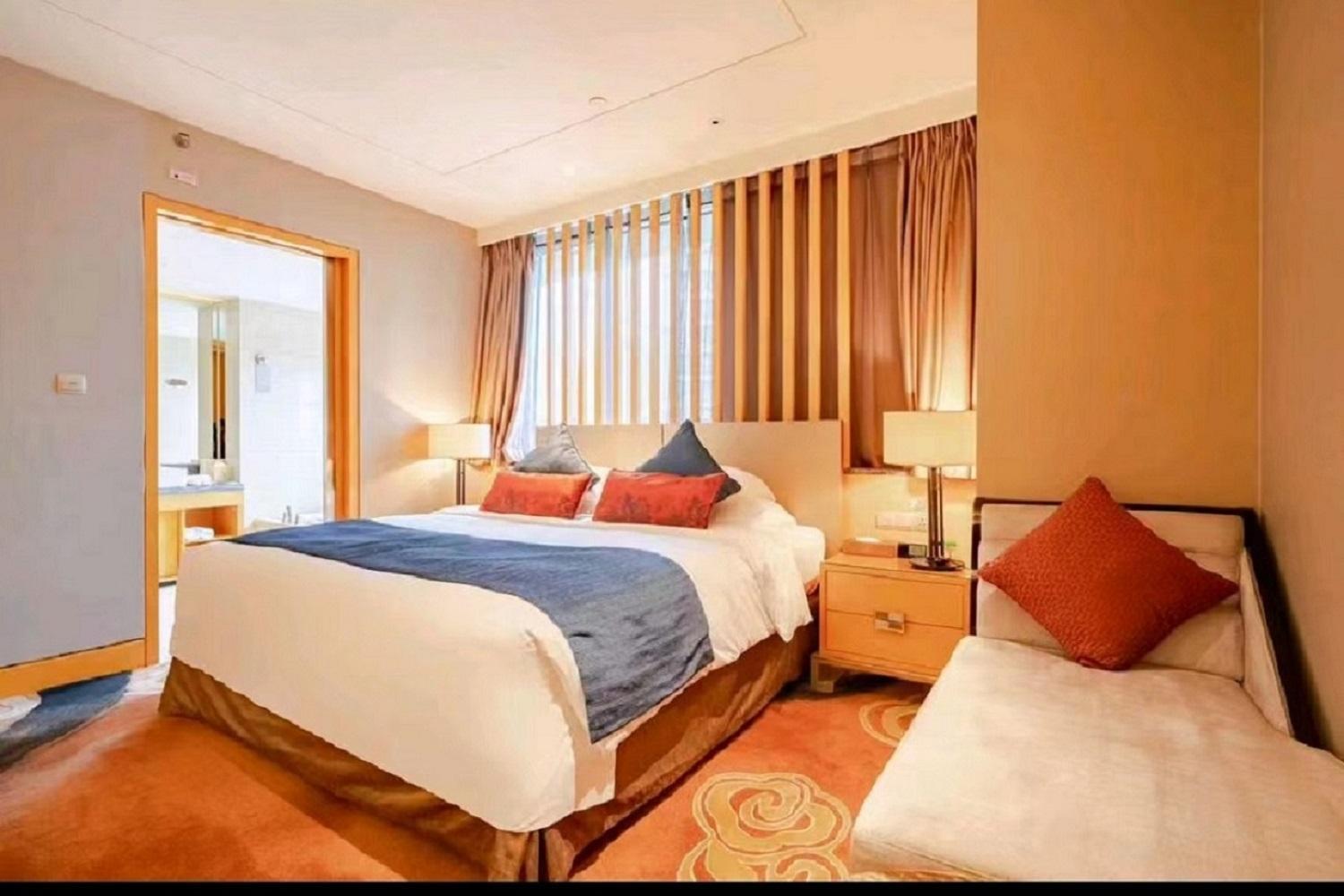 Felton Grand Hotel Чънду Екстериор снимка