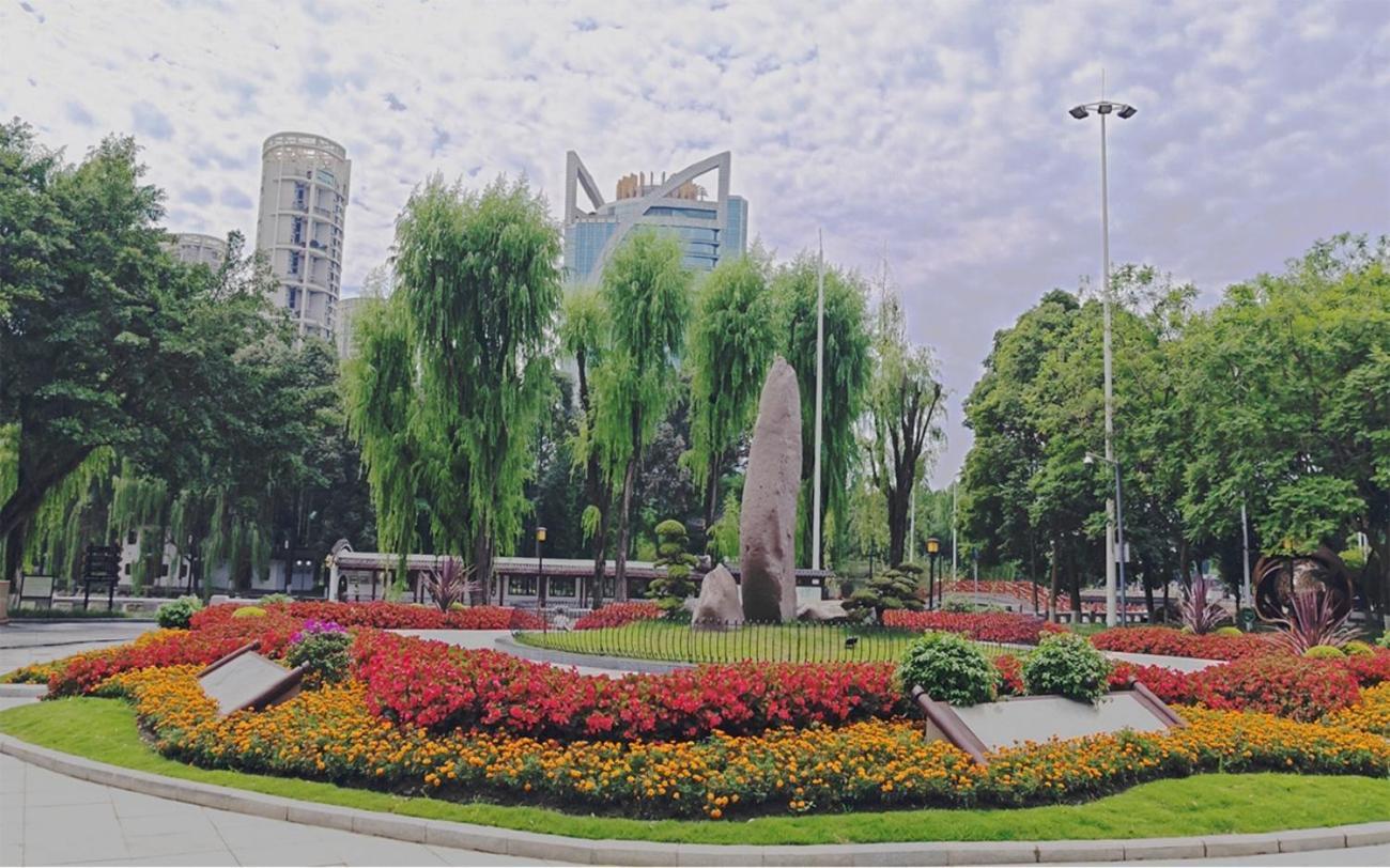 Felton Grand Hotel Чънду Екстериор снимка