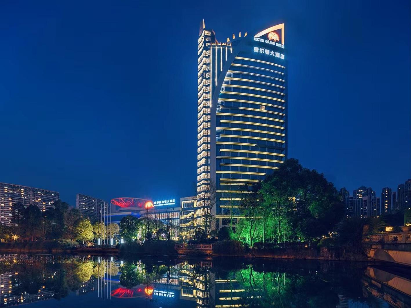 Felton Grand Hotel Чънду Екстериор снимка