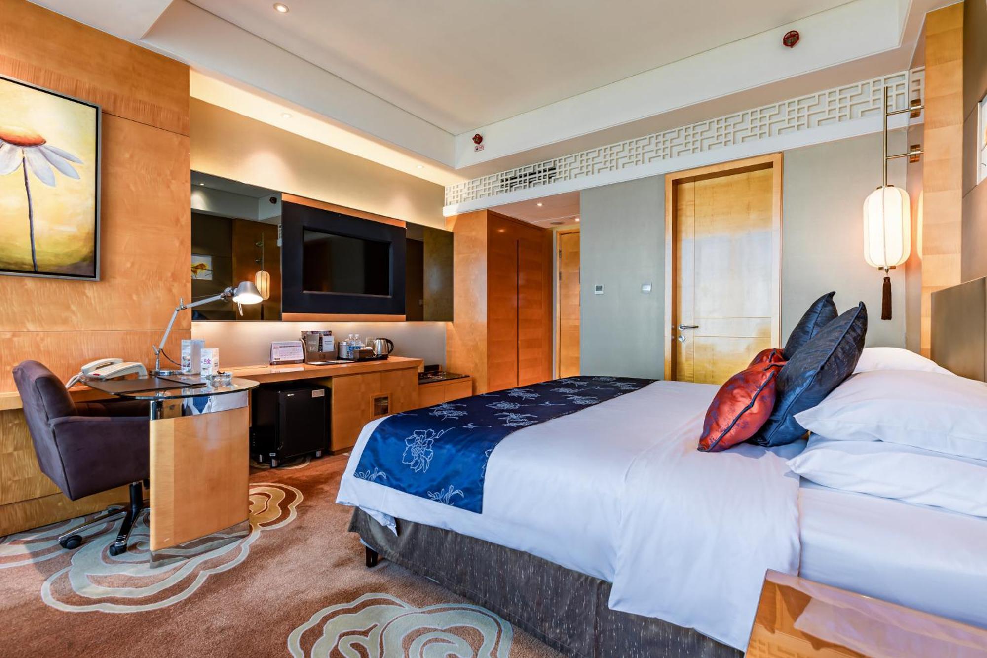 Felton Grand Hotel Чънду Екстериор снимка