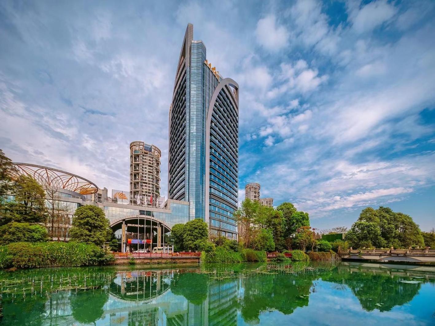 Felton Grand Hotel Чънду Екстериор снимка