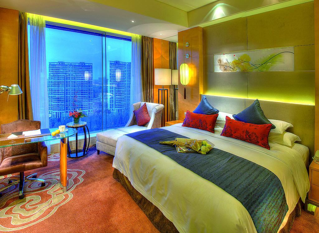 Felton Grand Hotel Чънду Стая снимка