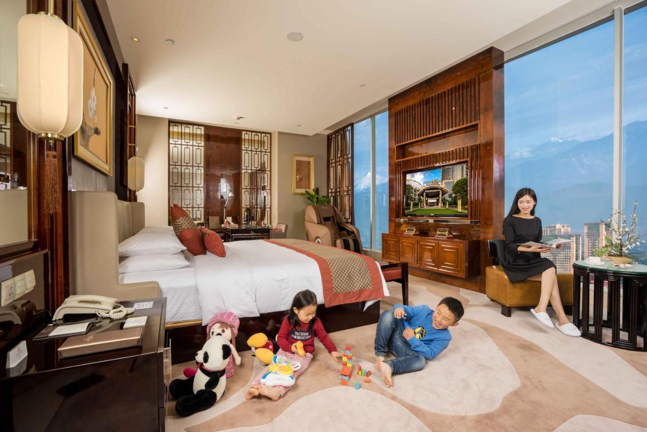 Felton Grand Hotel Чънду Екстериор снимка