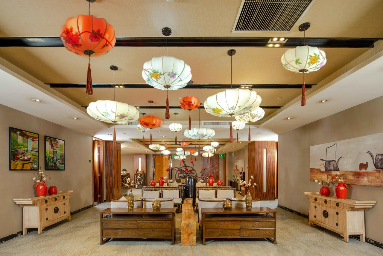 Felton Grand Hotel Чънду Екстериор снимка