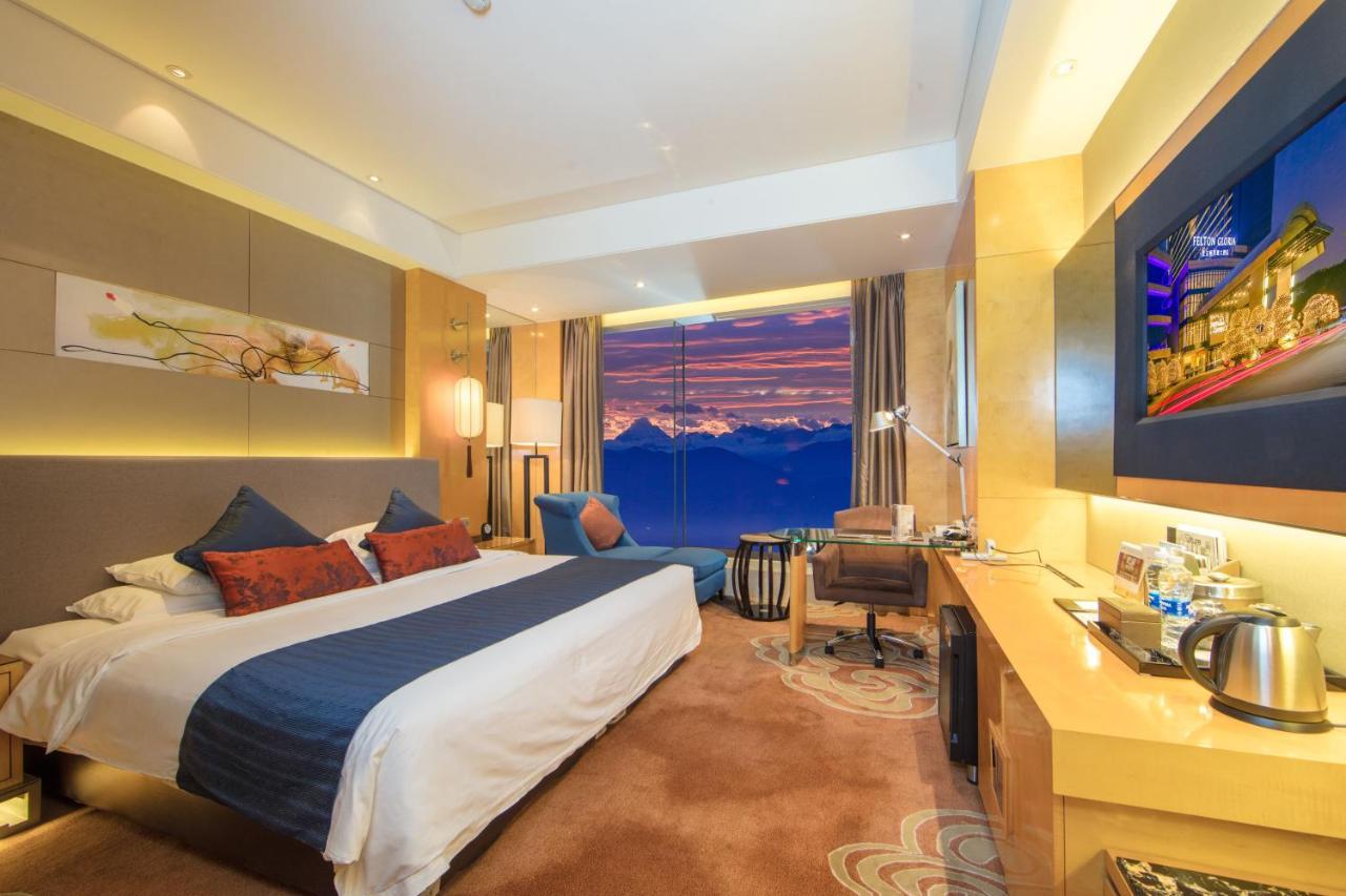 Felton Grand Hotel Чънду Екстериор снимка