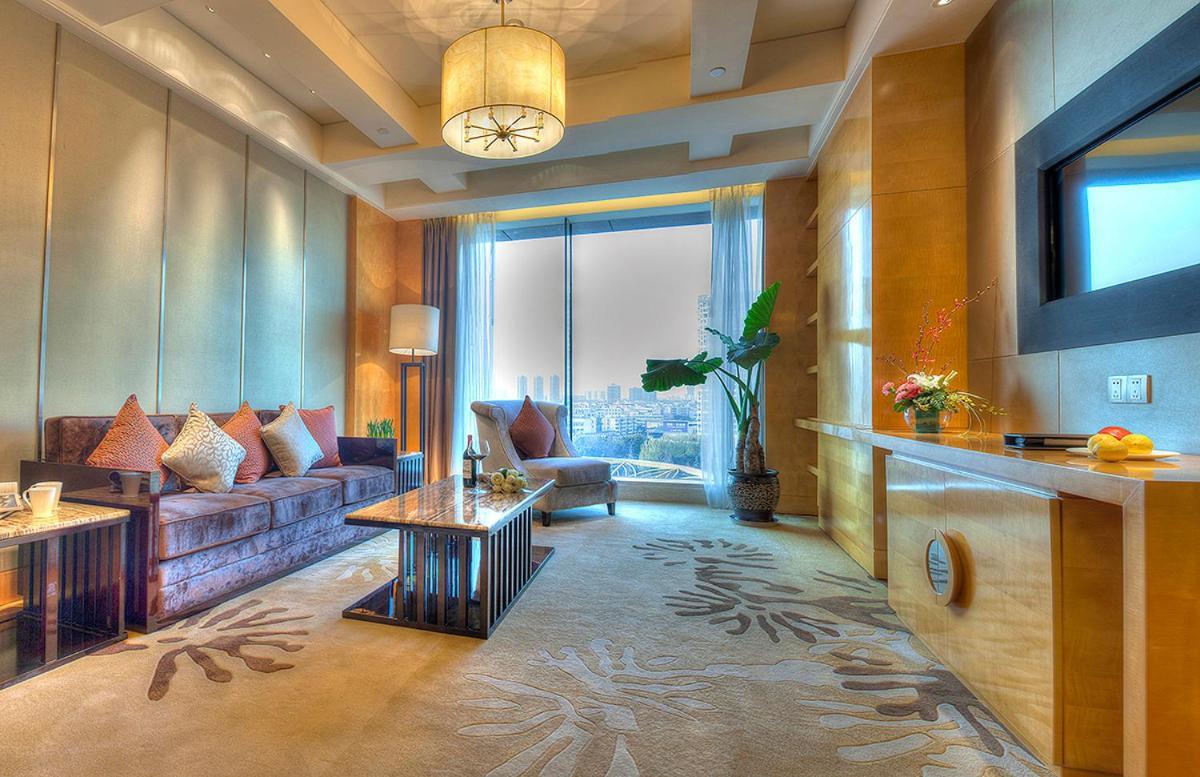 Felton Grand Hotel Чънду Екстериор снимка